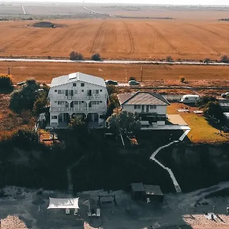 Casa Analys Douăzeci şi Trei August